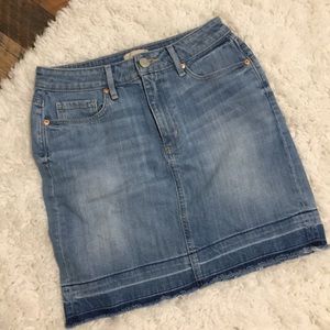 LOFT raw hem denim pencil skirt 0P